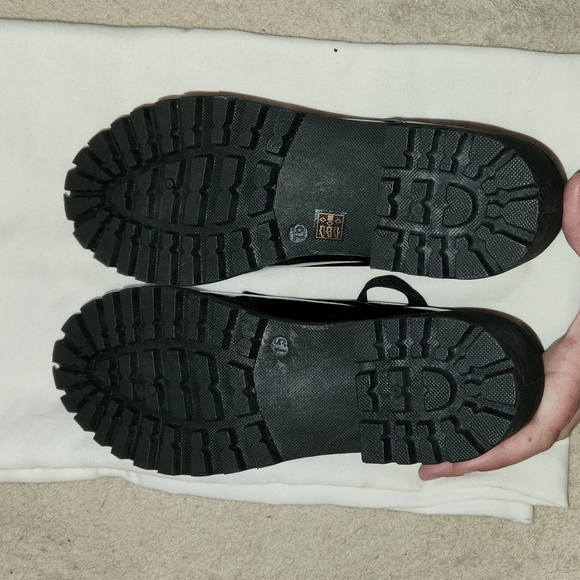 NWOT BLACK PATENT CHUNKY HEELS TIE SHOES - Picture 7 of 9